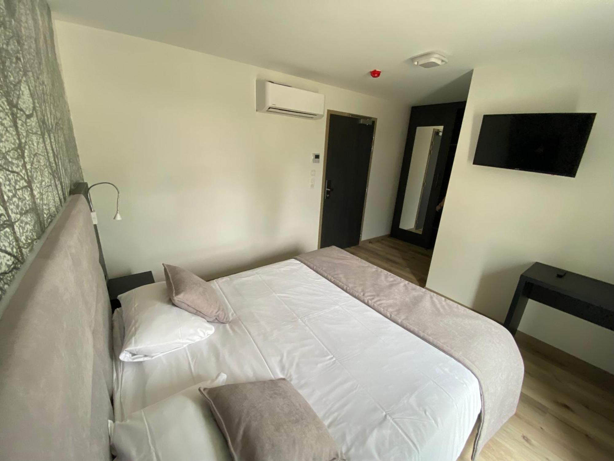 Hotel Relais Saint Michel Villegusien-le-Lac